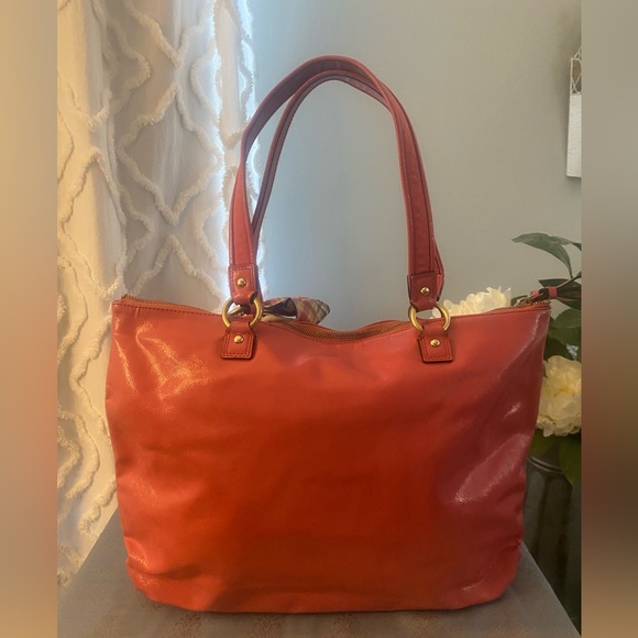 Pink Coach vinyl tote bag with signature bow - Picture 2 of 4